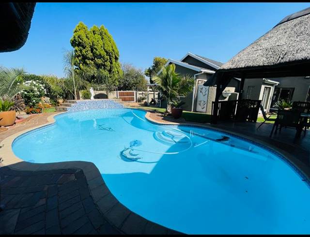 3 BEDROOM HOUSE FOR SALE IN ALBEMARLE